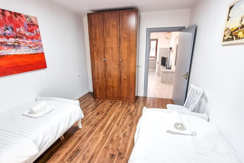 City Center 2Br Apartment Tirana Buitenkant foto