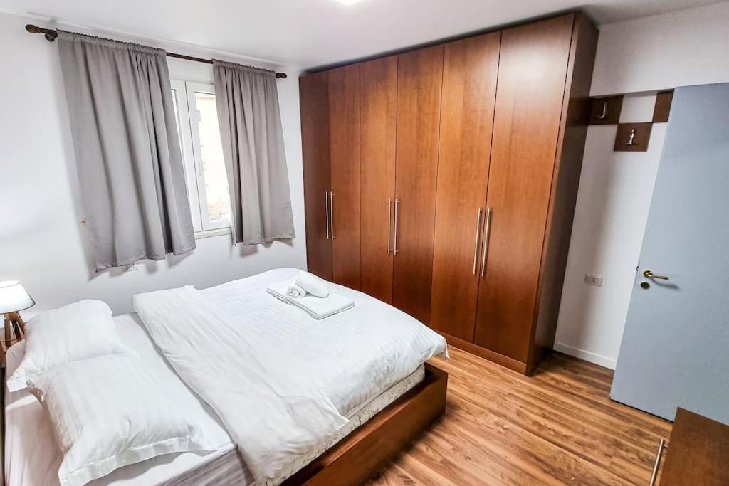 City Center 2Br Apartment Tirana Buitenkant foto